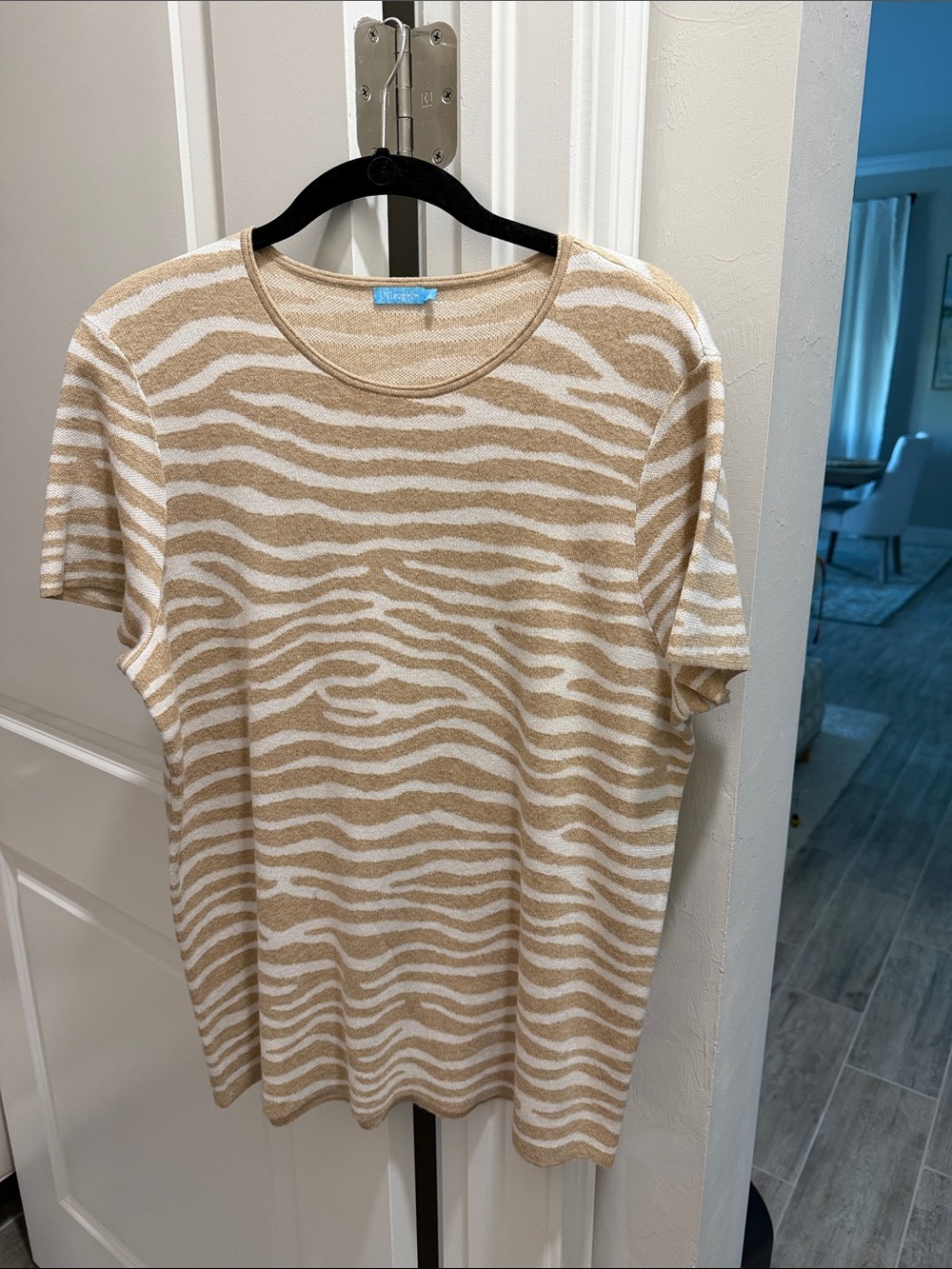 J. McLaughlin Beige and White Zebra Print Short Sleeve Knit Top